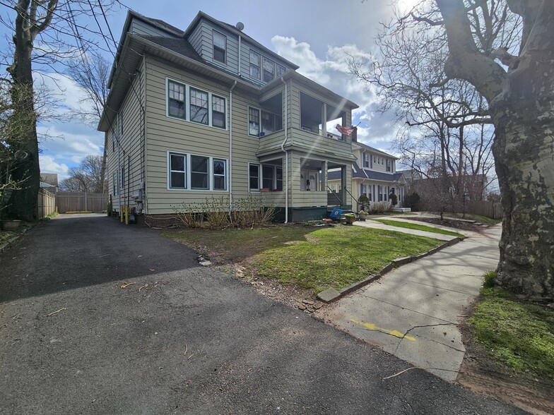 Primary Photo - 106 Sea St