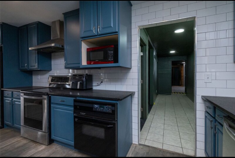 Building Photo - 3193 E State Hwy 114