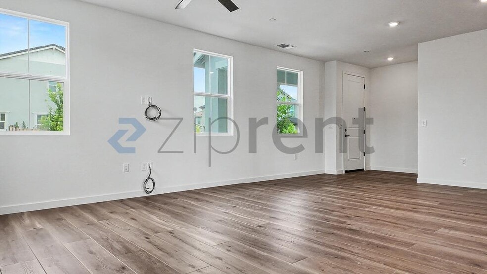 Building Photo - Unit