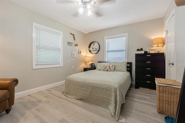 Building Photo - 701 W Henry Ave