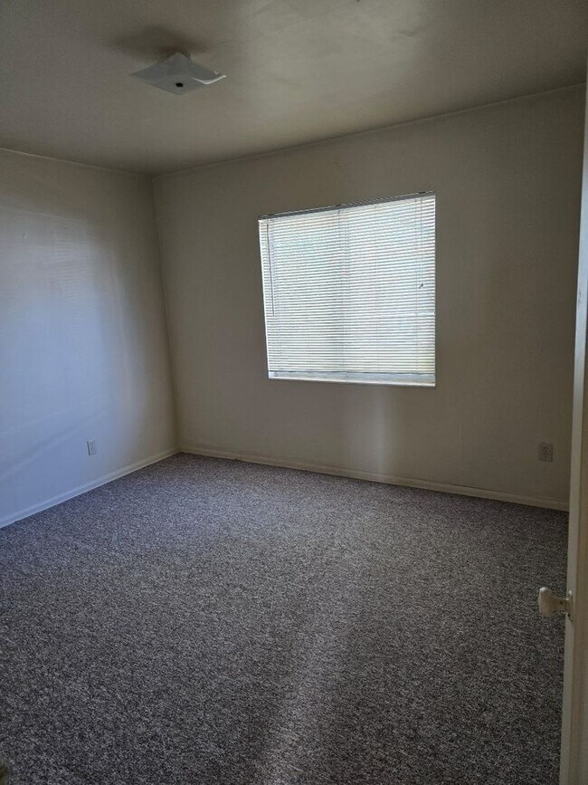 Building Photo - Spacious One Bedroom right by the Capitol