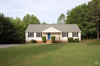 Building Photo - 3 Bedroom Home in Forest