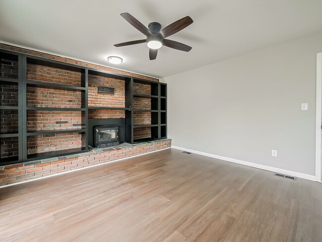 Building Photo - AVAILABLE NOW! Charming 3-Bed Home with Spacious Yard in Van Buren Township