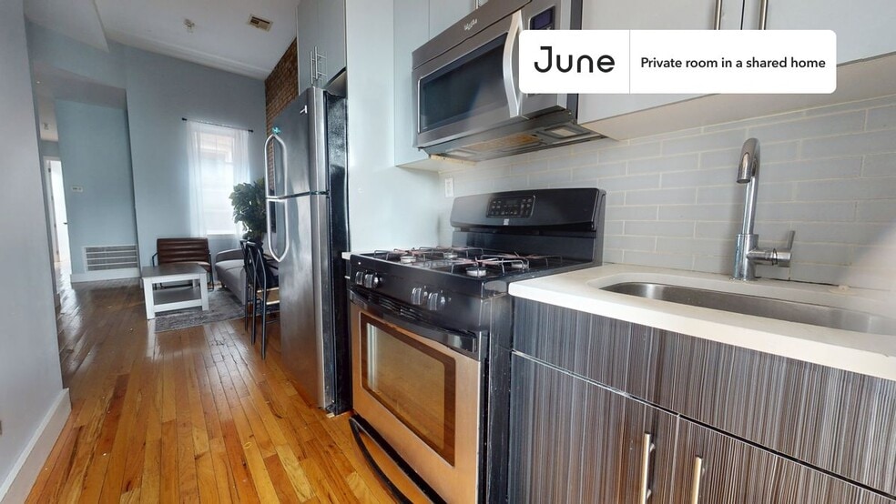 Building Photo - Private bedroom in 3 bed/1 bath Home