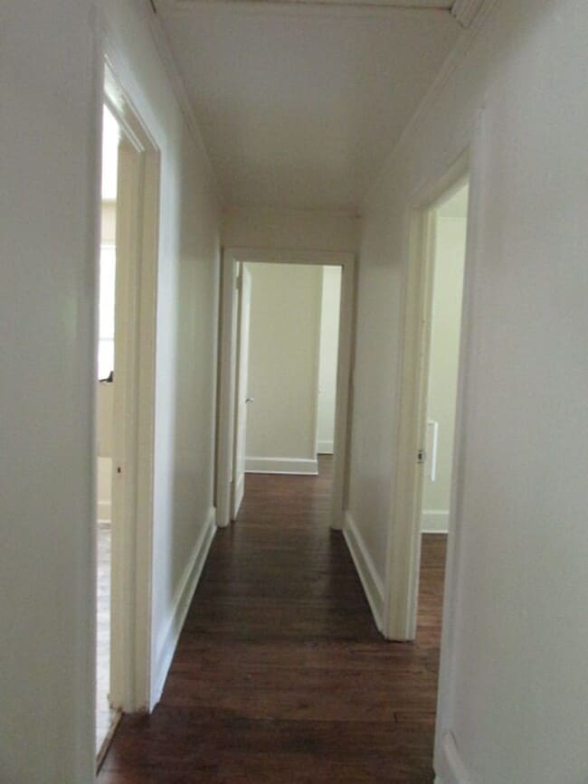 Building Photo - Spacious Three Bedroom