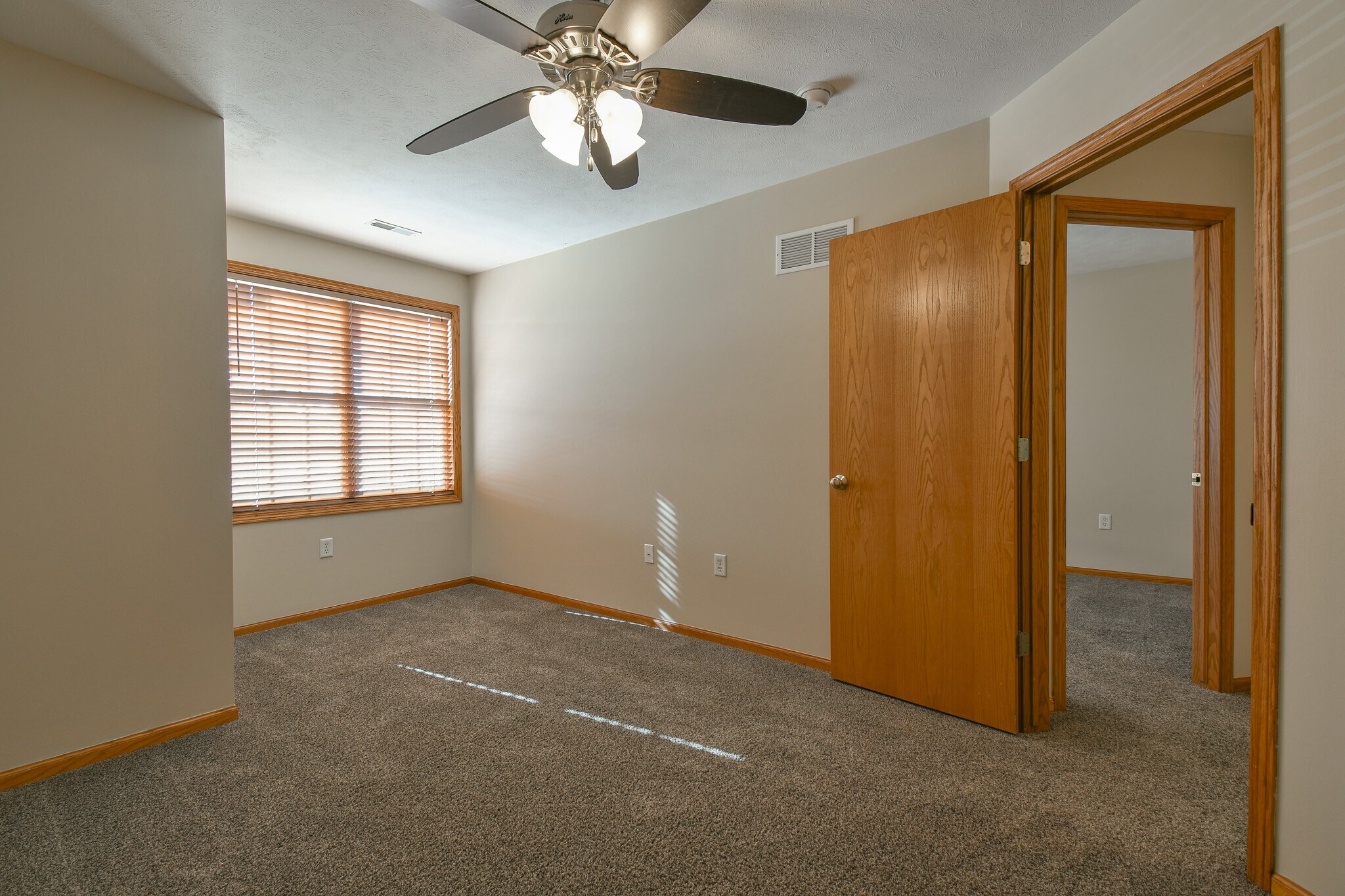 Building Photo - 9412 Forest Glen Dr