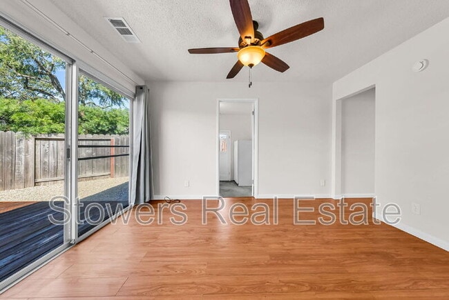 Building Photo - 275 Cameo Dr