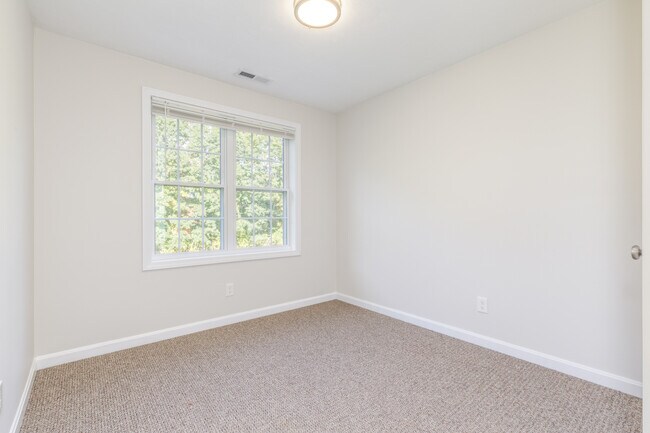 Building Photo - 46 Pumpkin Cir