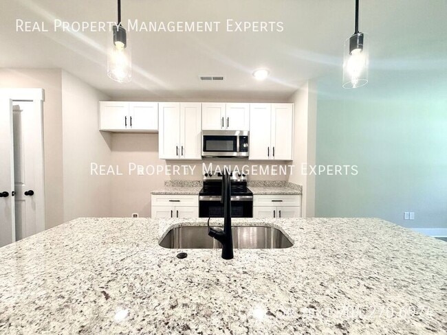 Building Photo - 412 N Scruggs St