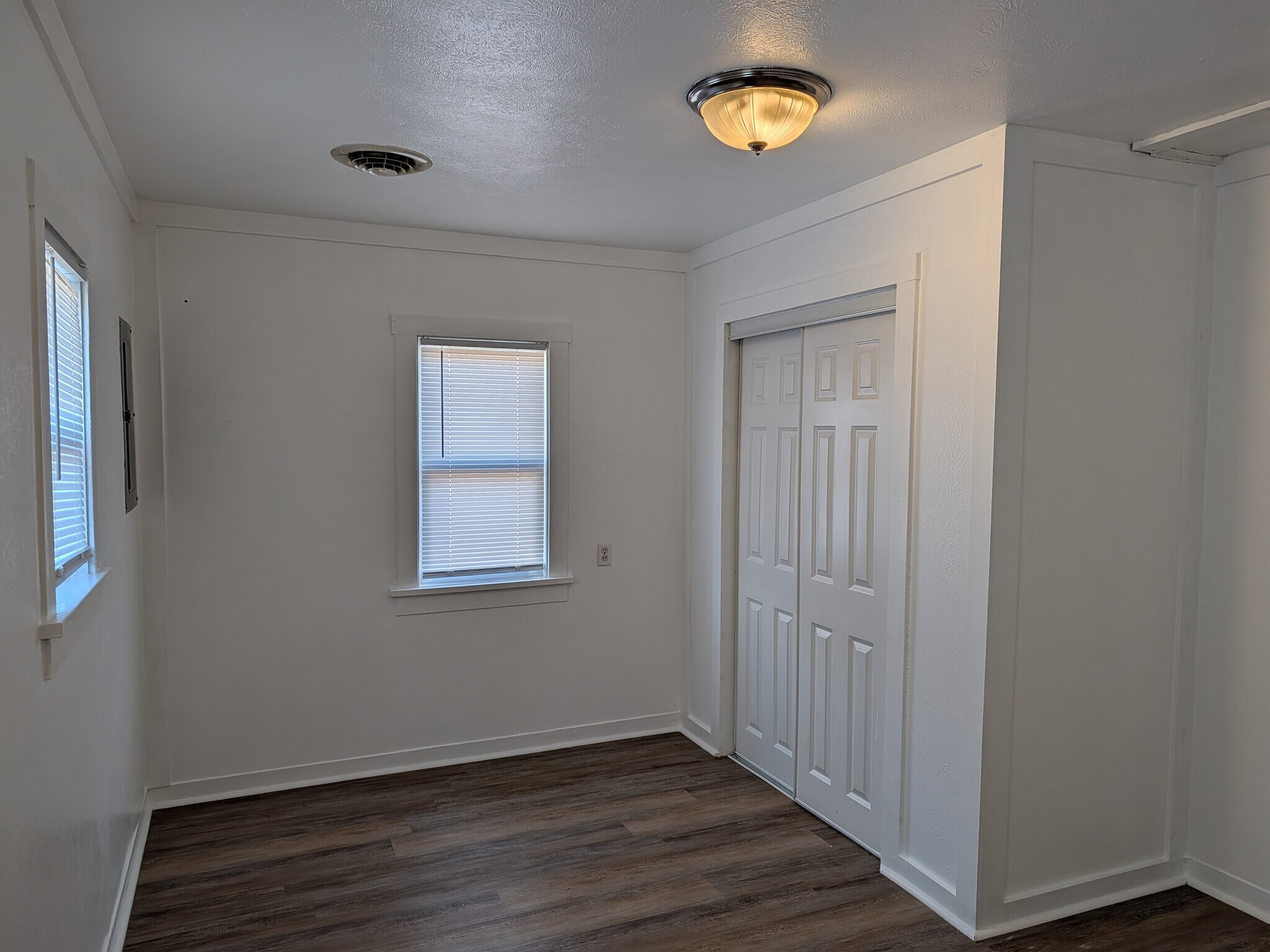 Building Photo - 1204 S 13th St