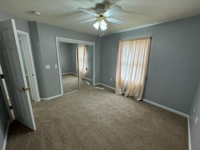 Building Photo - 1364 Milldale Dr