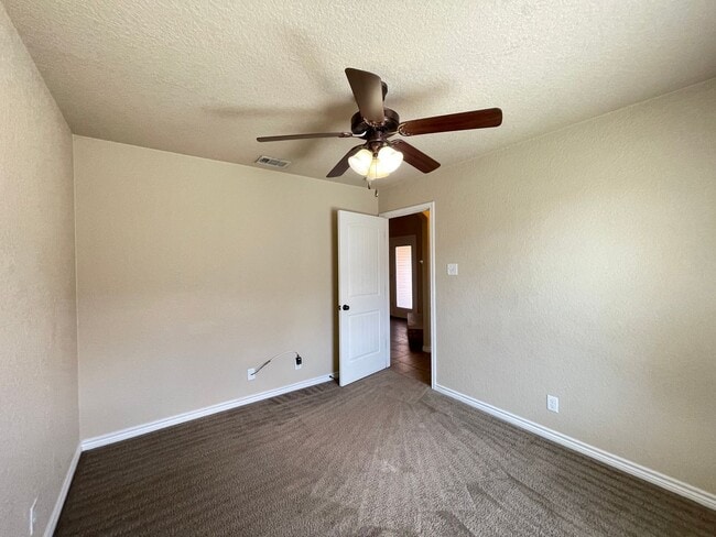 Building Photo - 601 W Little Dipper Dr