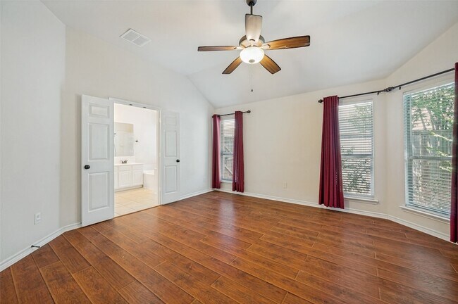 Building Photo - 1615 Bur Oak Dr