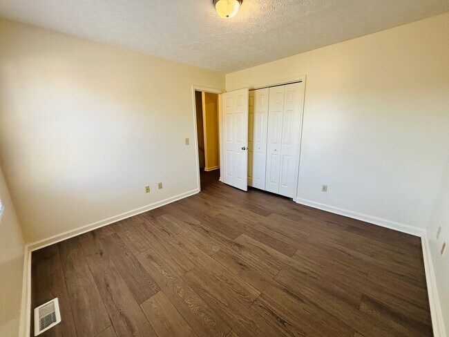 Building Photo - 310 Wakeman Ct NE
