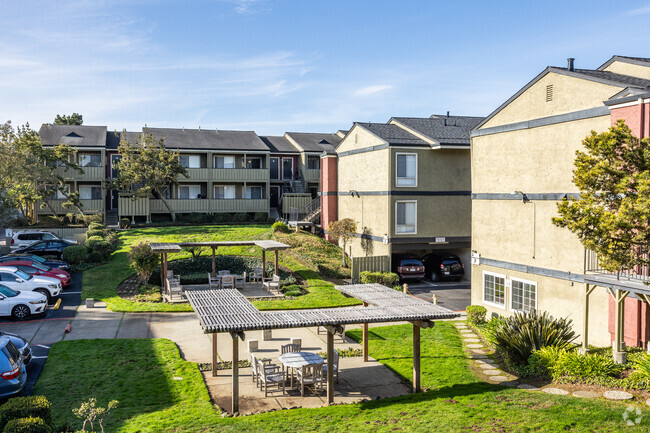 Building Photo - Evergreen Ridge Apartments