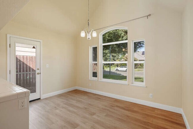 Building Photo - Spacious 5-Bedroom Home with Pool in NE Fr...