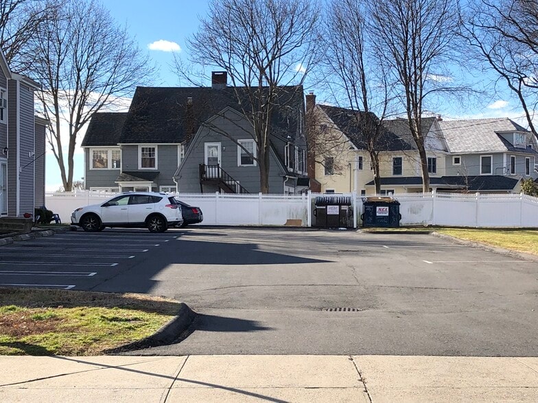 Building Photo - 184 Kings Hwy