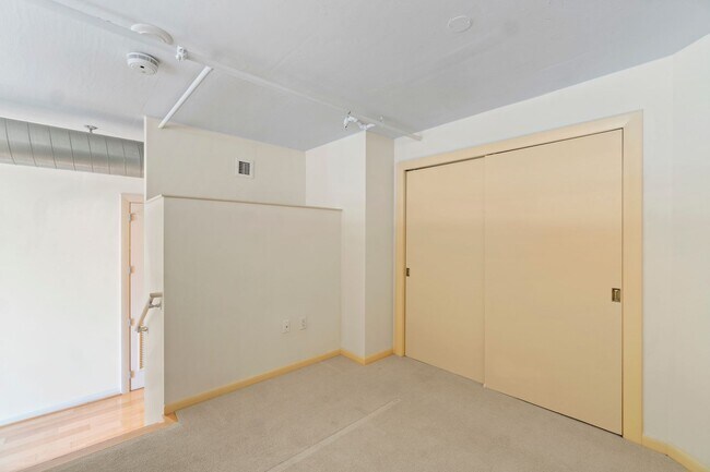 Building Photo - Madrigal Lofts in Mt Vernon Triangle | 2 Bed | 2 Bath | 920 Sf | Balcony | 1 Garage Parking Space