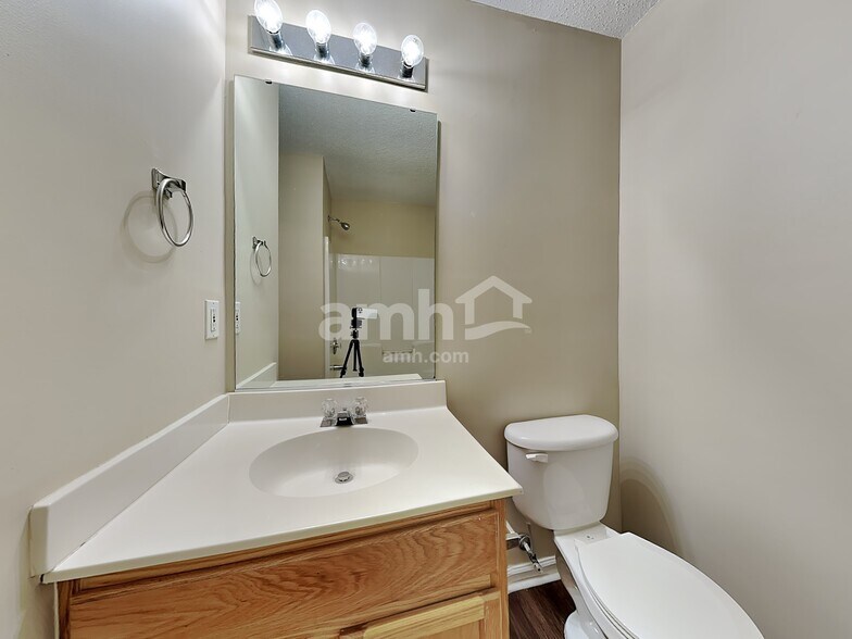 Building Photo - 213 Brenley Ln