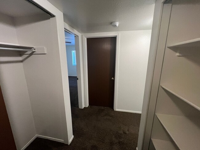 Building Photo - Spacious 2 bed/2 bath in Millcreek-**Move ...