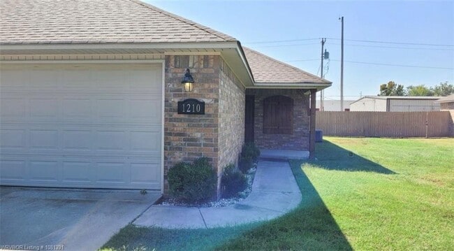Building Photo - 1212 Mesa Dr