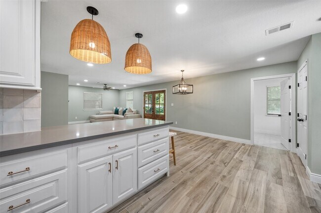 Building Photo - 4884 Holly Ln W