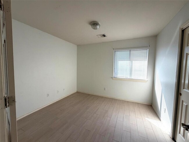 Building Photo - 917 Elderberry Tea Cove