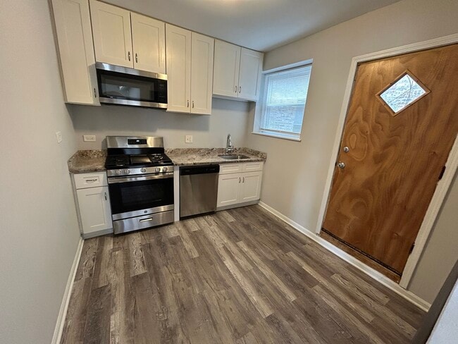 Building Photo - 7153 W Grand Ave