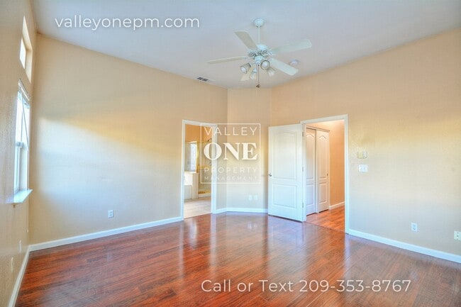 Building Photo - Charming 4 bedroom, 2 bath single story ho...