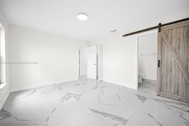 Building Photo - 100 SW 7th St