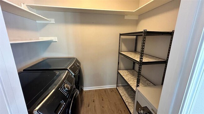 Building Photo - 407 Bendwood Dr