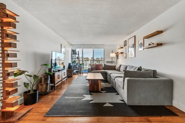 Primary Photo - 4800 Hale Pky