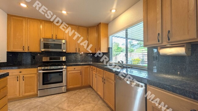 Building Photo - 2806 Atadero Ct