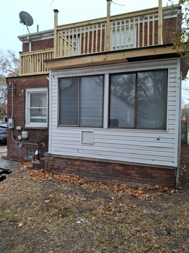 Building Photo - 15800 Vaughan St