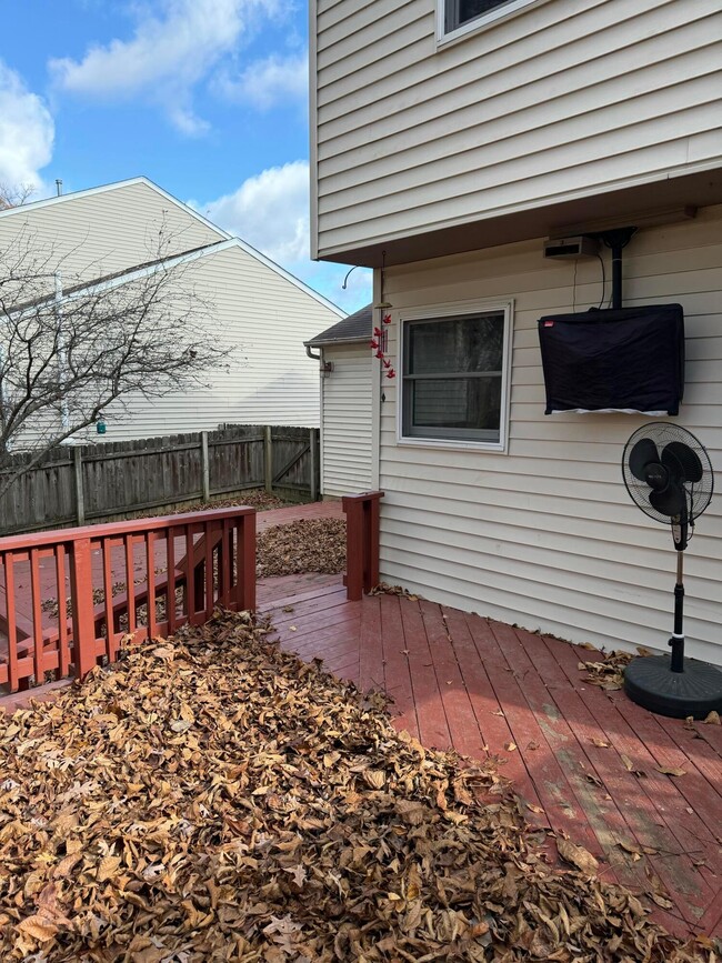 Building Photo - 8735 Olenbrook Dr