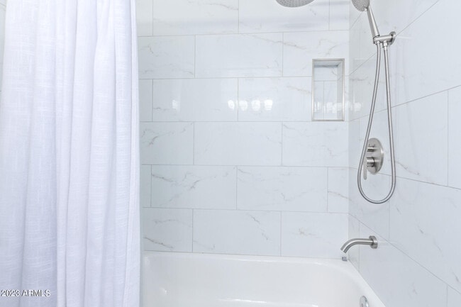 Building Photo - 1449 E Highland Ave