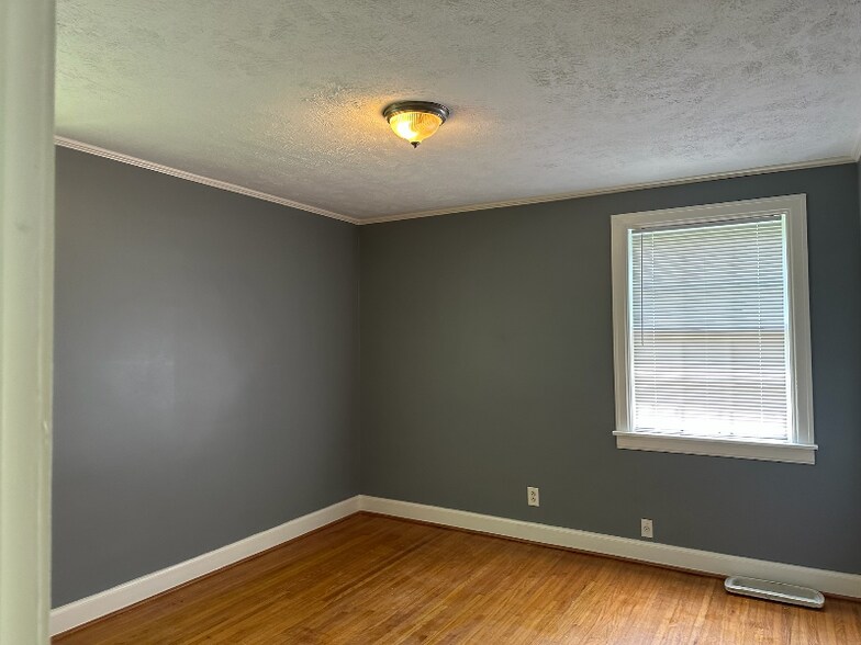 Building Photo - 4906 Ruskin Ave