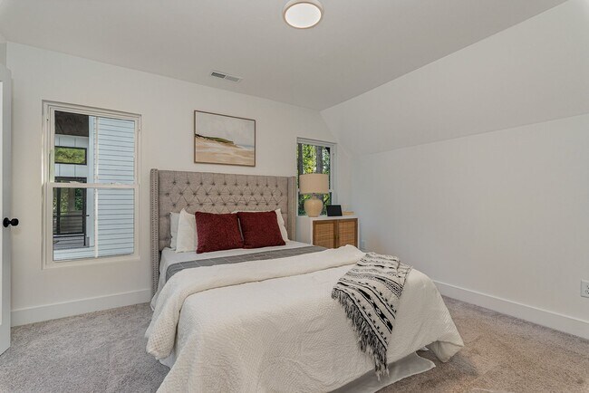 Building Photo - Gorgeous New Construction near Downtown Du...