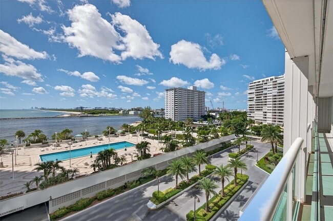 Building Photo - 2100 S Ocean Ln