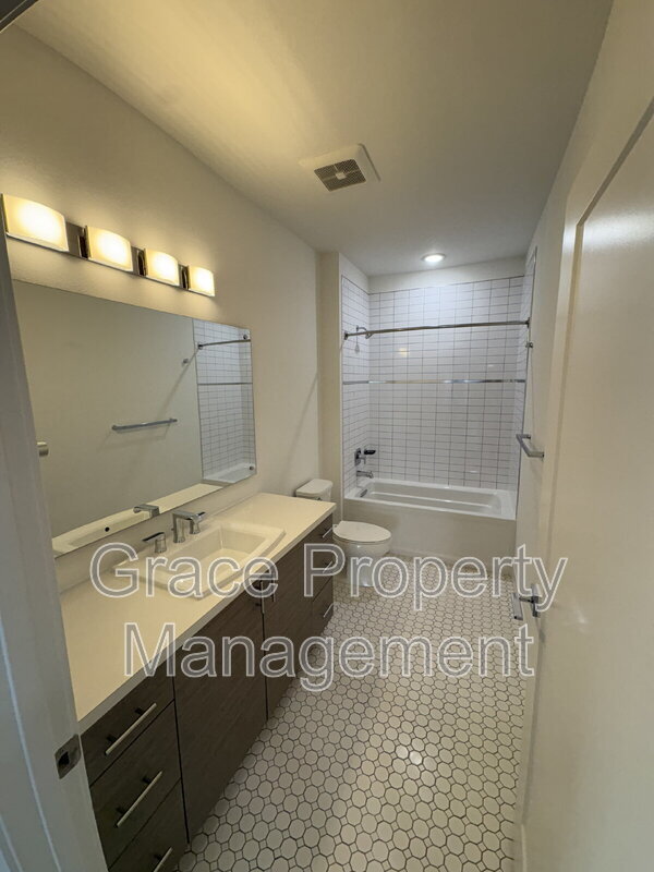Building Photo - 3500 S Corona St