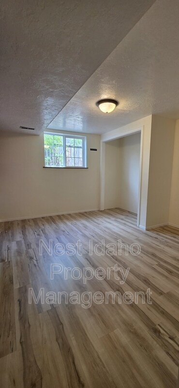 Building Photo - 2910 N McKinney St