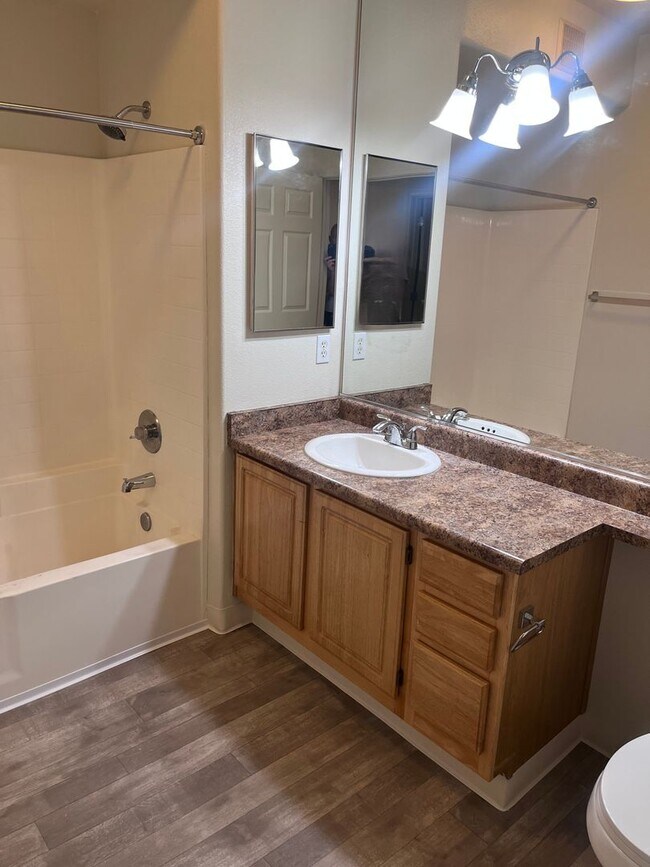 Building Photo - NICE CONDO AT THE RESERVES @ GALLERIA IN ROSEVILLE!!