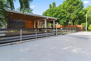 Building Photo - 221 NE 44th St