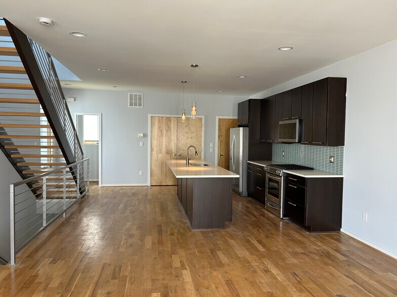 Building Photo - 917 Westbrook Drive