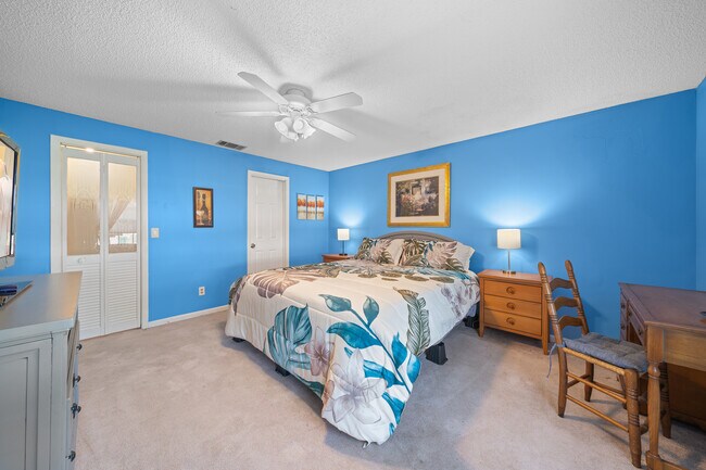 Building Photo - 2147 Sandalwood Dr