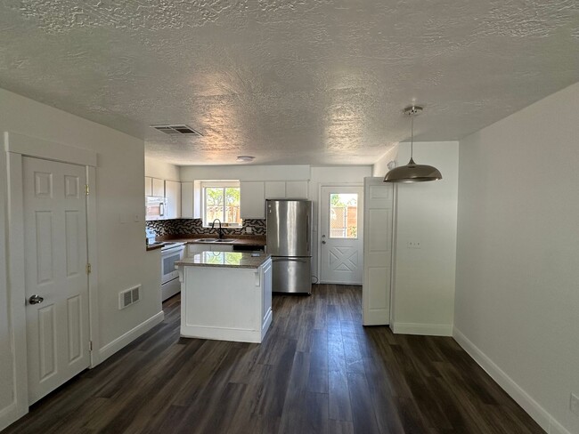 Building Photo - Apartment in Colorview