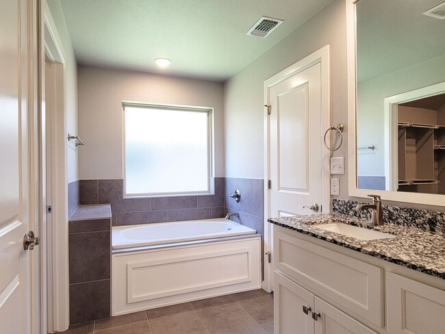 Building Photo - 648 Red River Dr