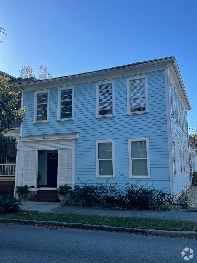 Building Photo - GORGEOUS UNIT NEAR STARLAND/SCAD