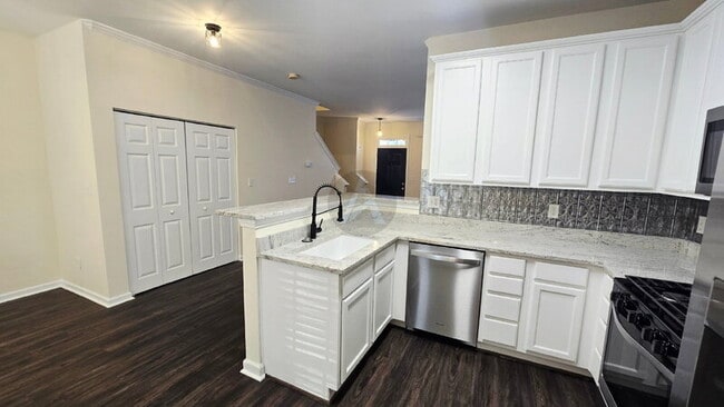 Building Photo - 4704 Liberty Square Dr