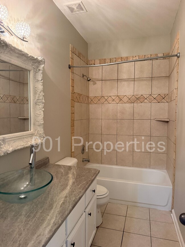 Building Photo - 3777 Pavilion Cir